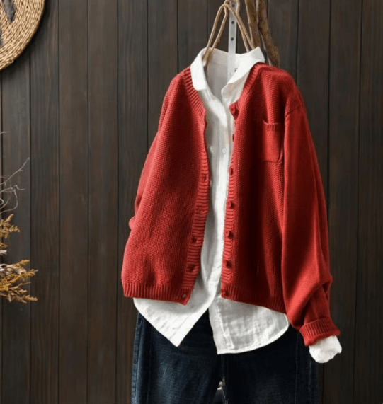 Caroline - Cardigan with Classic Button-Up Design