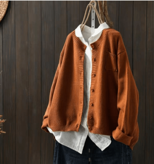 Caroline - Cardigan with Classic Button-Up Design