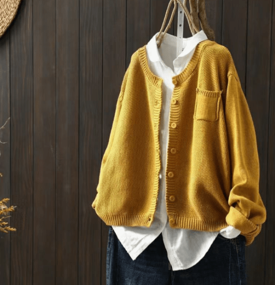 Caroline - Cardigan with Classic Button-Up Design