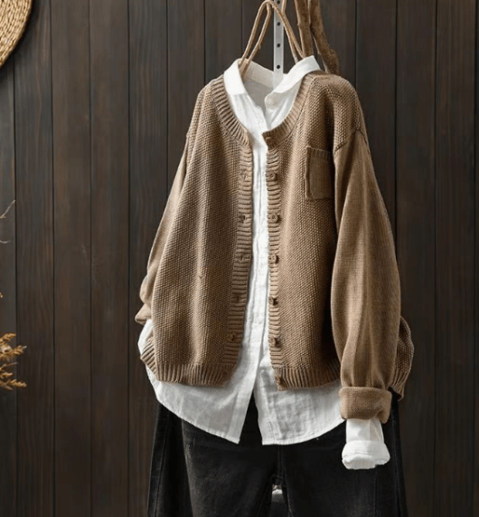 Caroline - Cardigan with Classic Button-Up Design