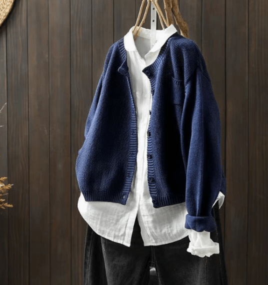 Caroline - Cardigan with Classic Button-Up Design